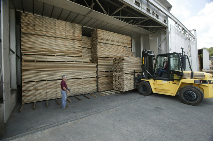 forklift loading kiln with lumber