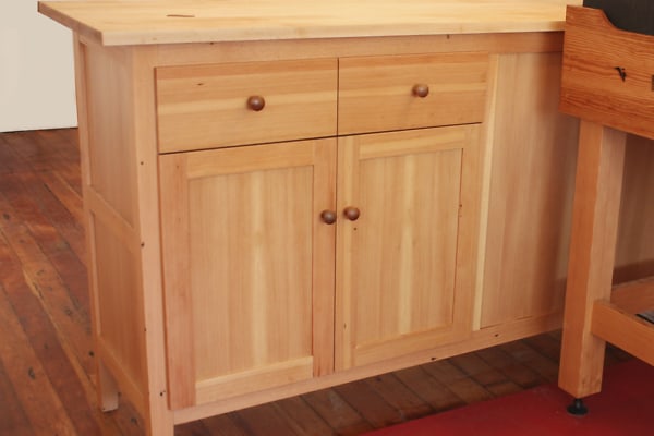 shaker kitchen island 01 600x400 1